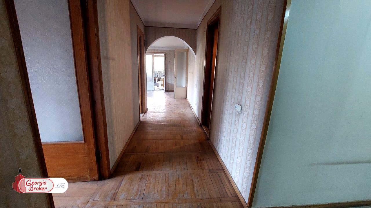 old repaired 6-room apartment for sale